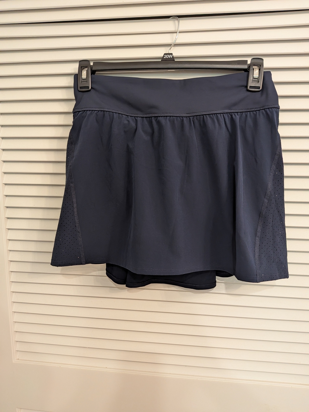 B#1: Women's Navy Active Skort Size L/G
